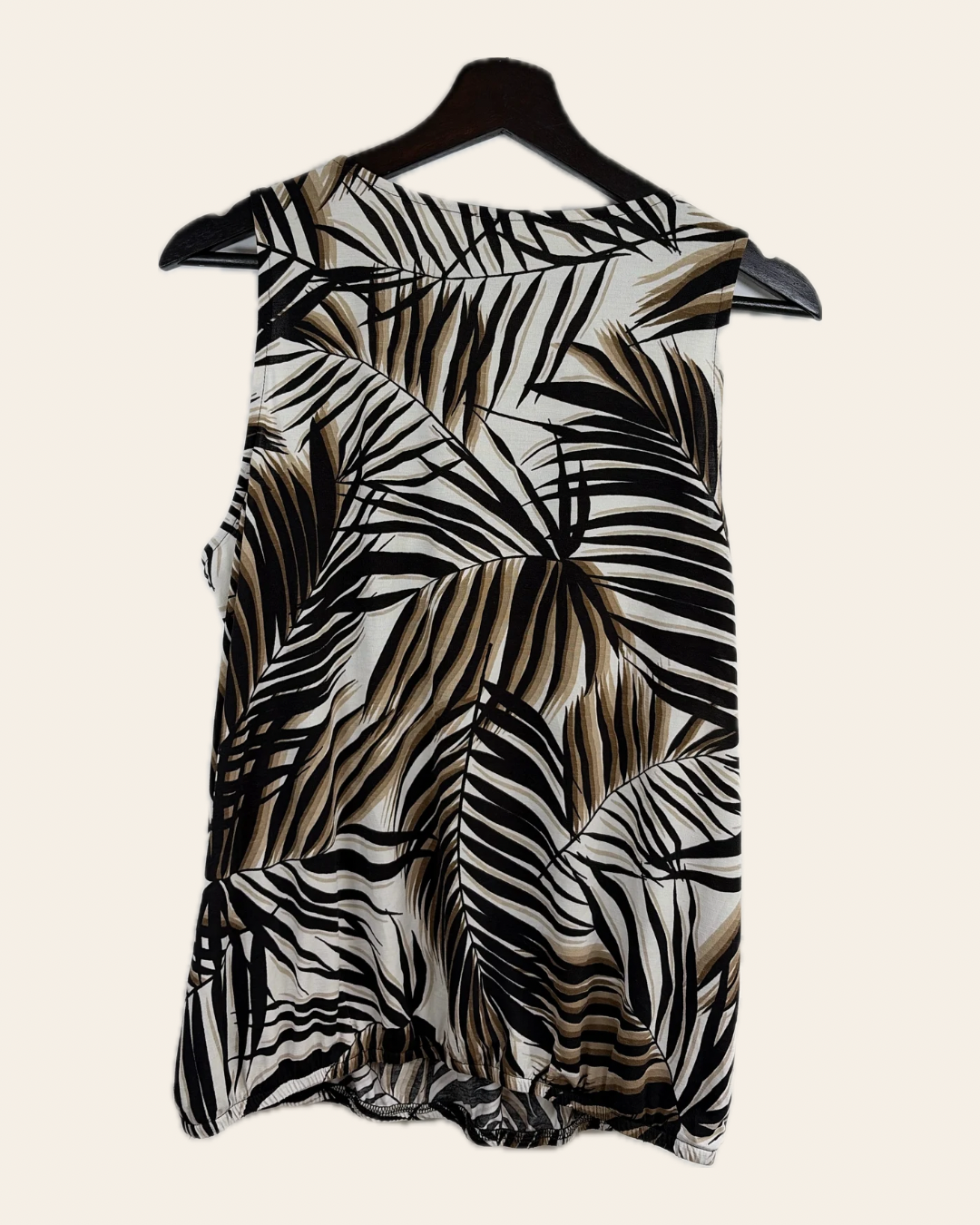 Camisole Laura, Médium